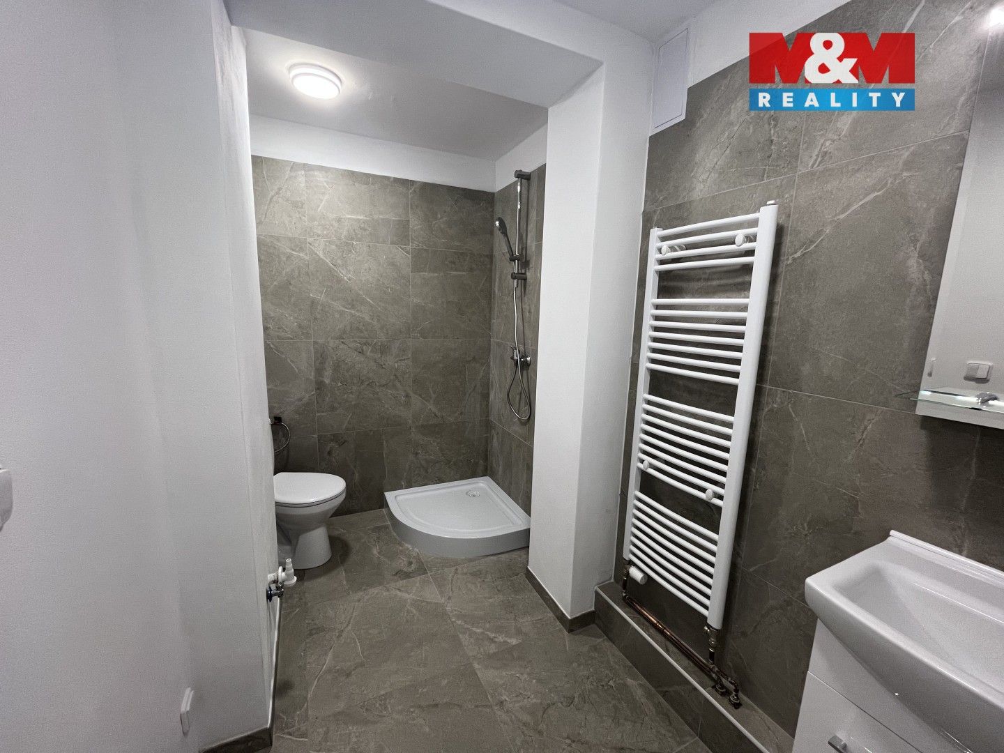 Pronájem bytu 1+kk 72 m² - foto 3