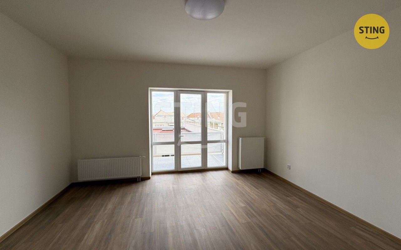 Pronájem bytu 2+kk 76 m² - foto 2