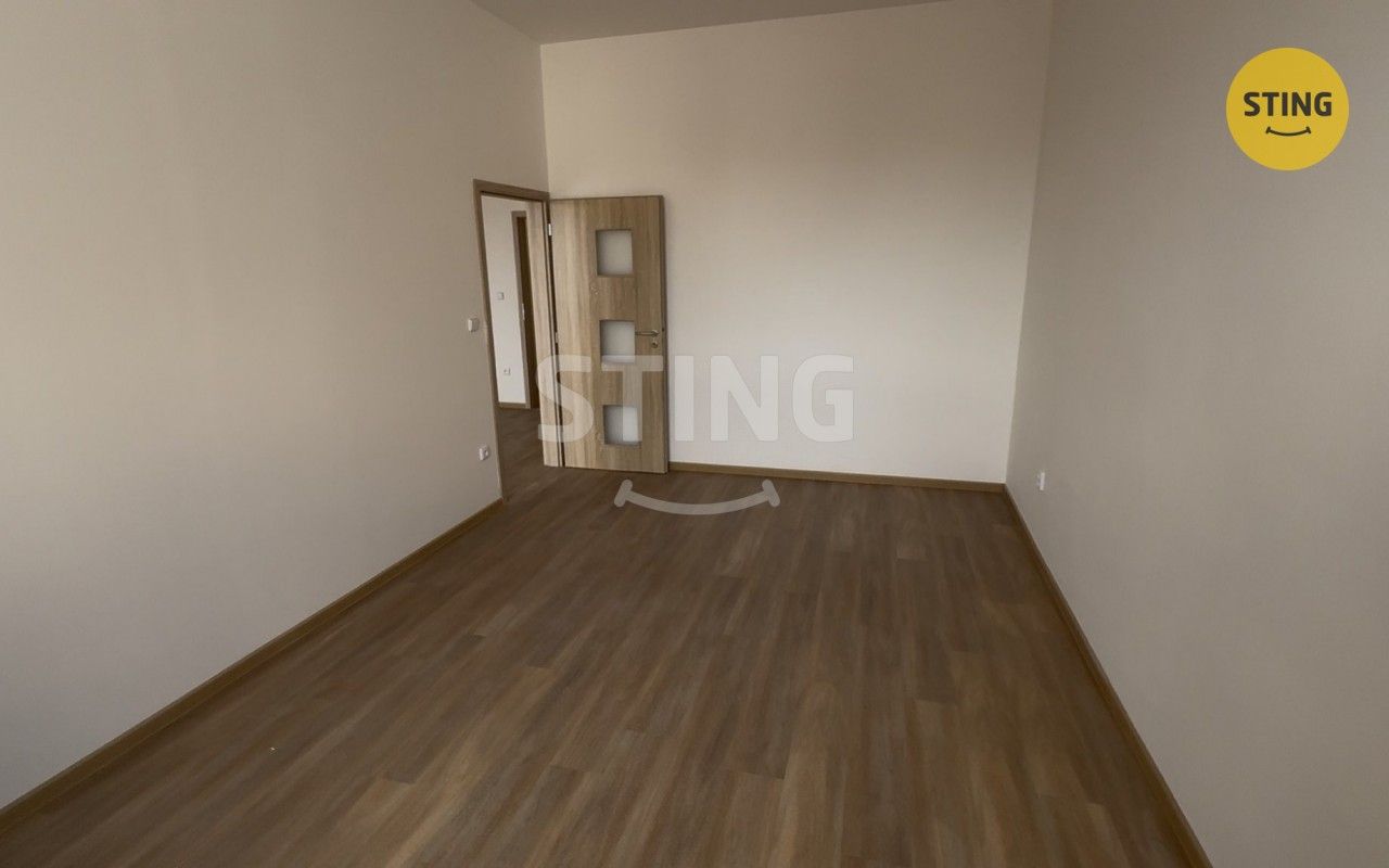 Pronájem bytu 2+kk 76 m² - foto 5