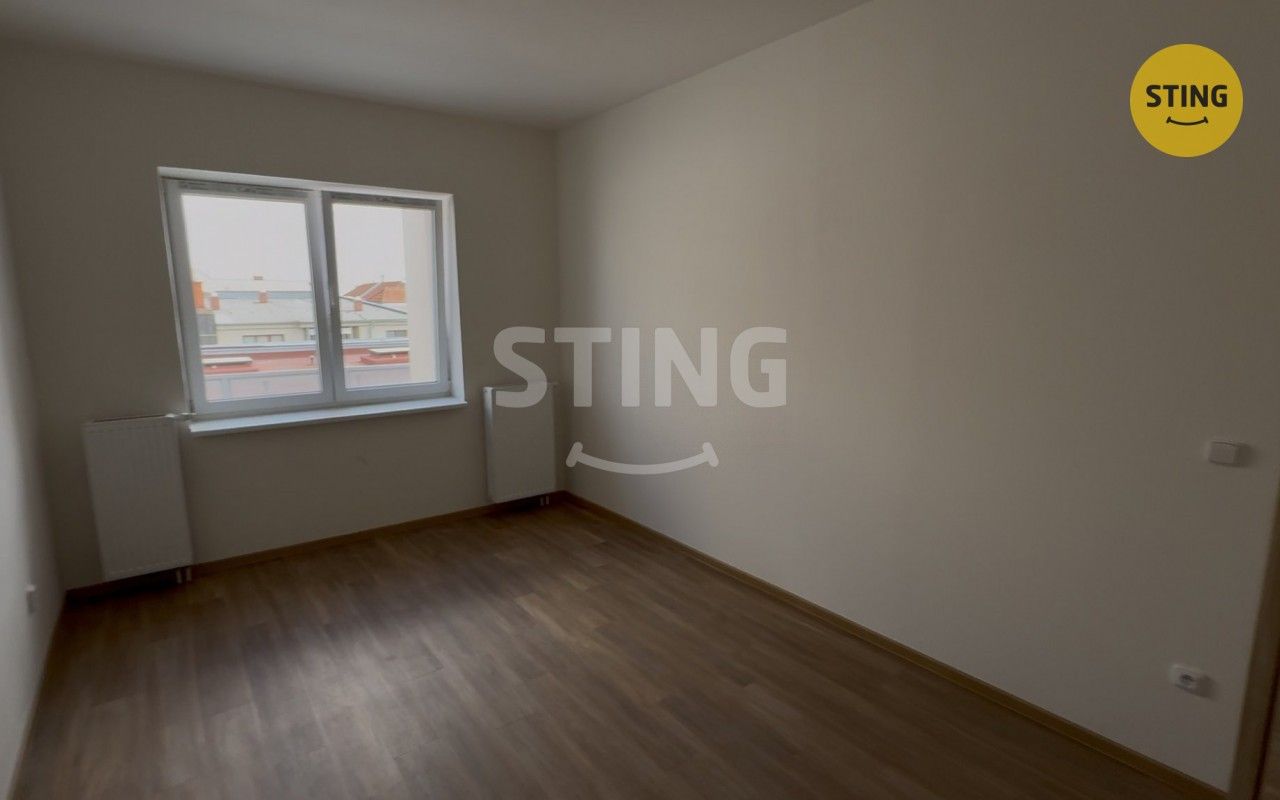 Pronájem bytu 2+kk 76 m² - foto 8