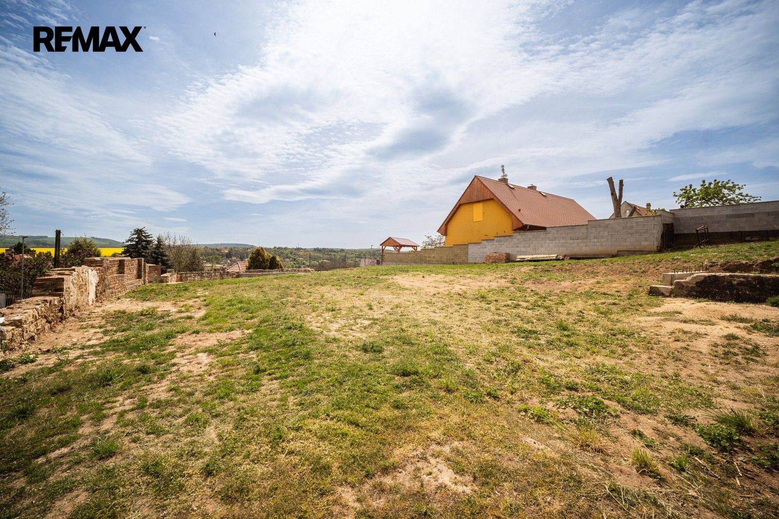 Prodej pozemku 842 m² - foto 1