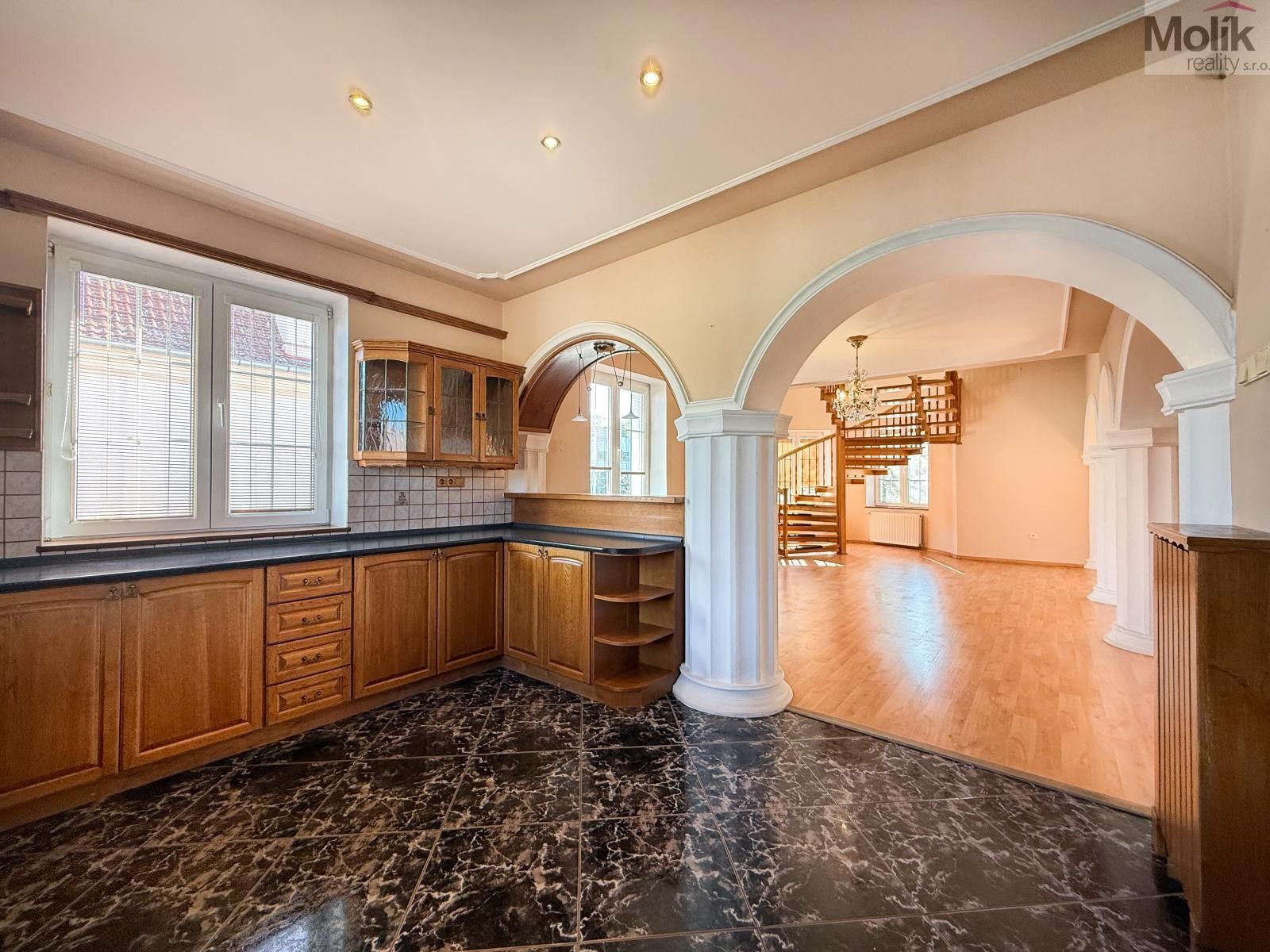 Pronájem bytu 256 m² - foto 16