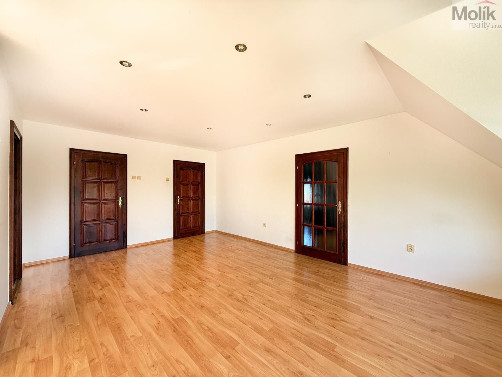 Pronájem bytu 256 m² - foto 30