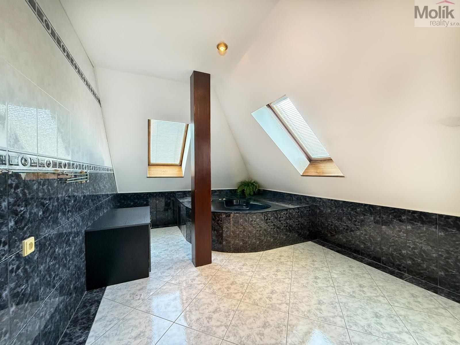 Pronájem bytu 256 m² - foto 27