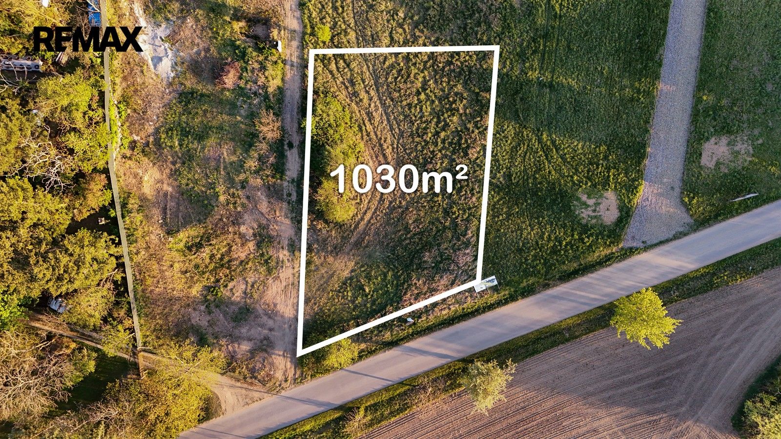 Prodej pozemku 1030 m² - foto 4