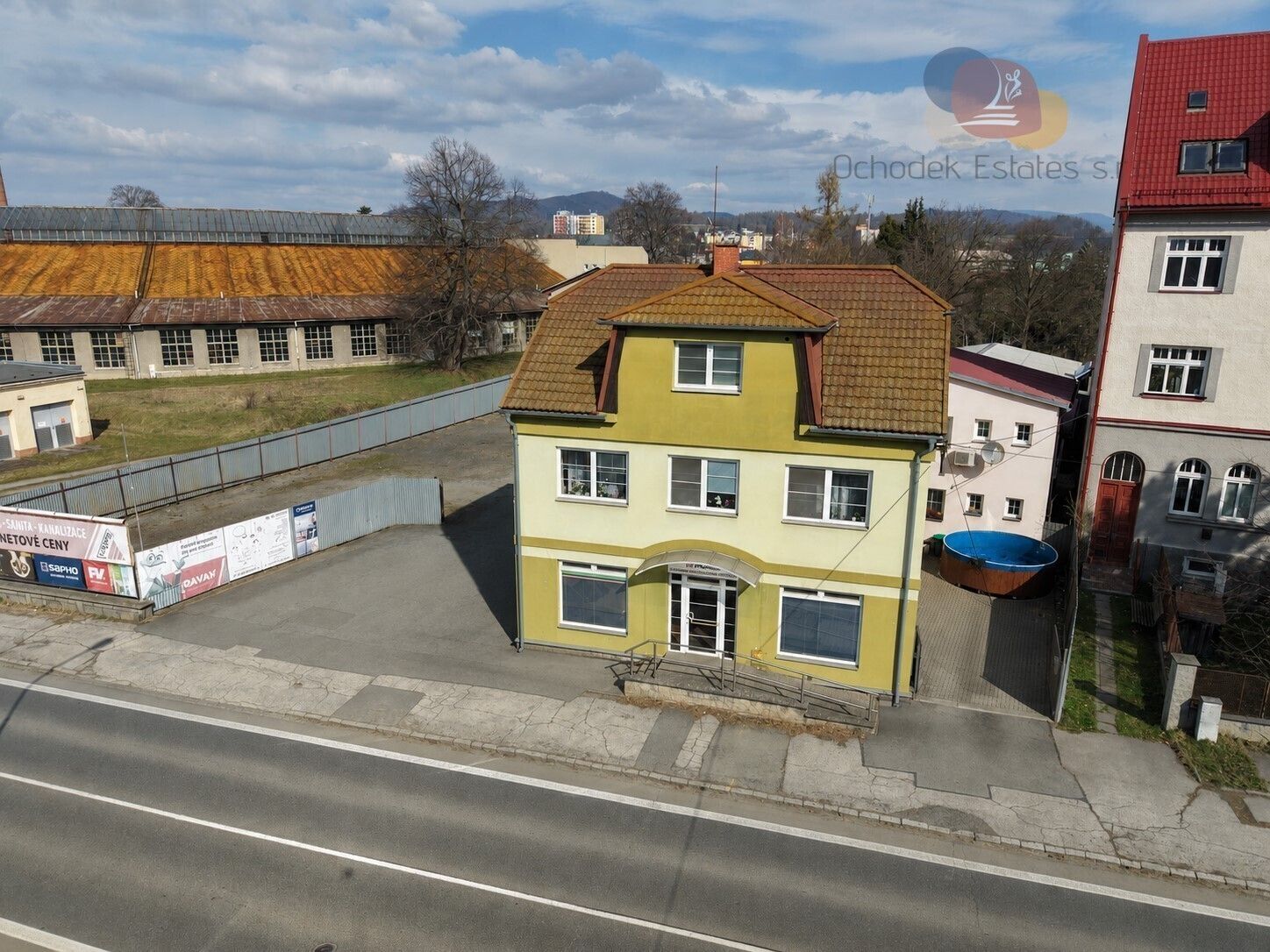 Prodej komerčního prostoru 1694 m² - foto 1