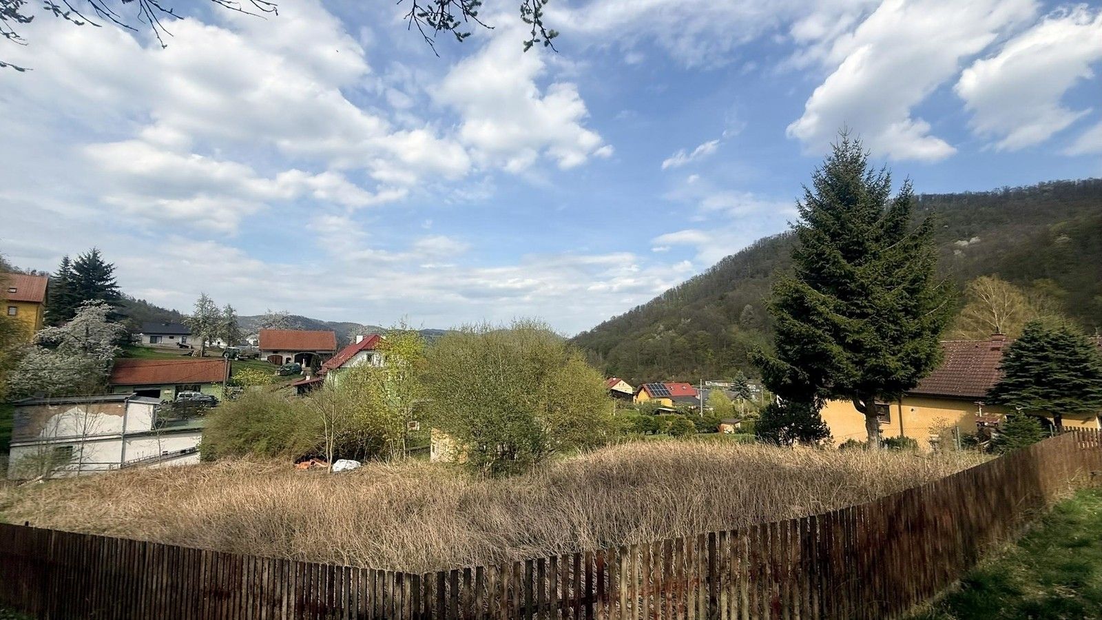 Prodej pozemku 1198 m² - foto 1