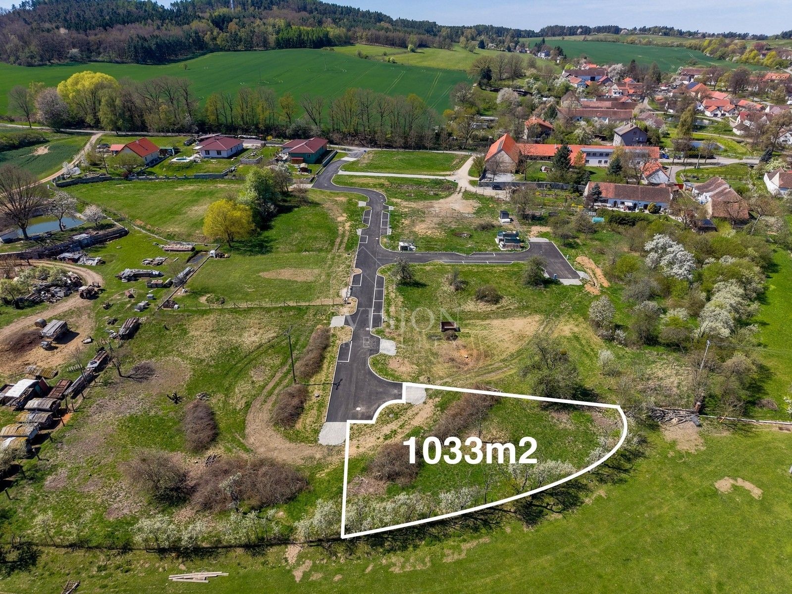 Prodej pozemku 1033 m² - foto 1