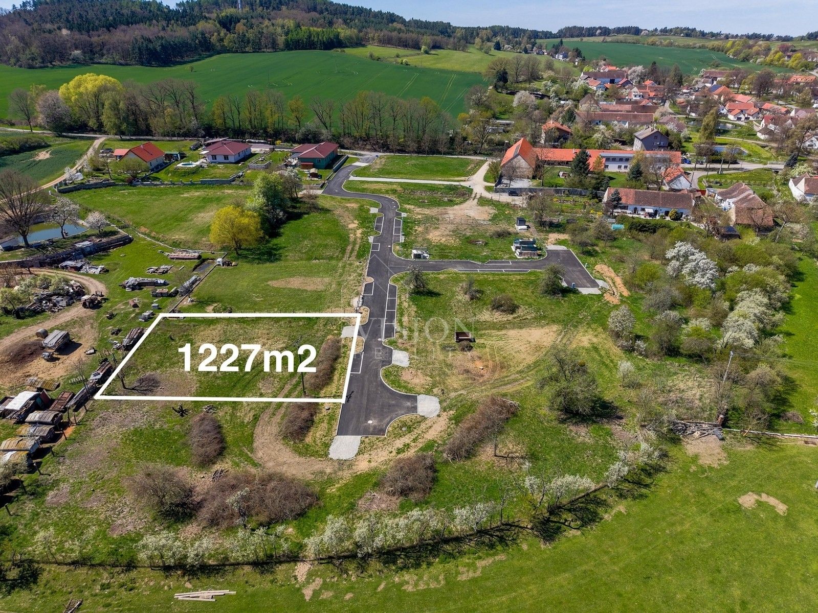Prodej pozemku 1227 m² - foto 1