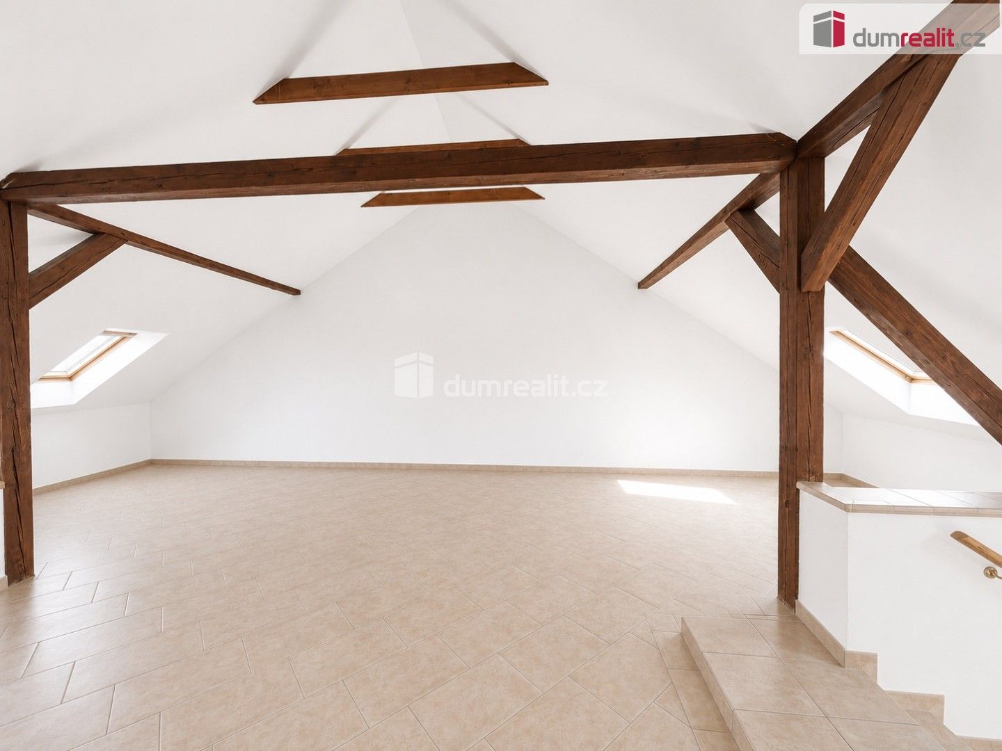 Pronájem bytu 1+kk 99 m² - foto 3