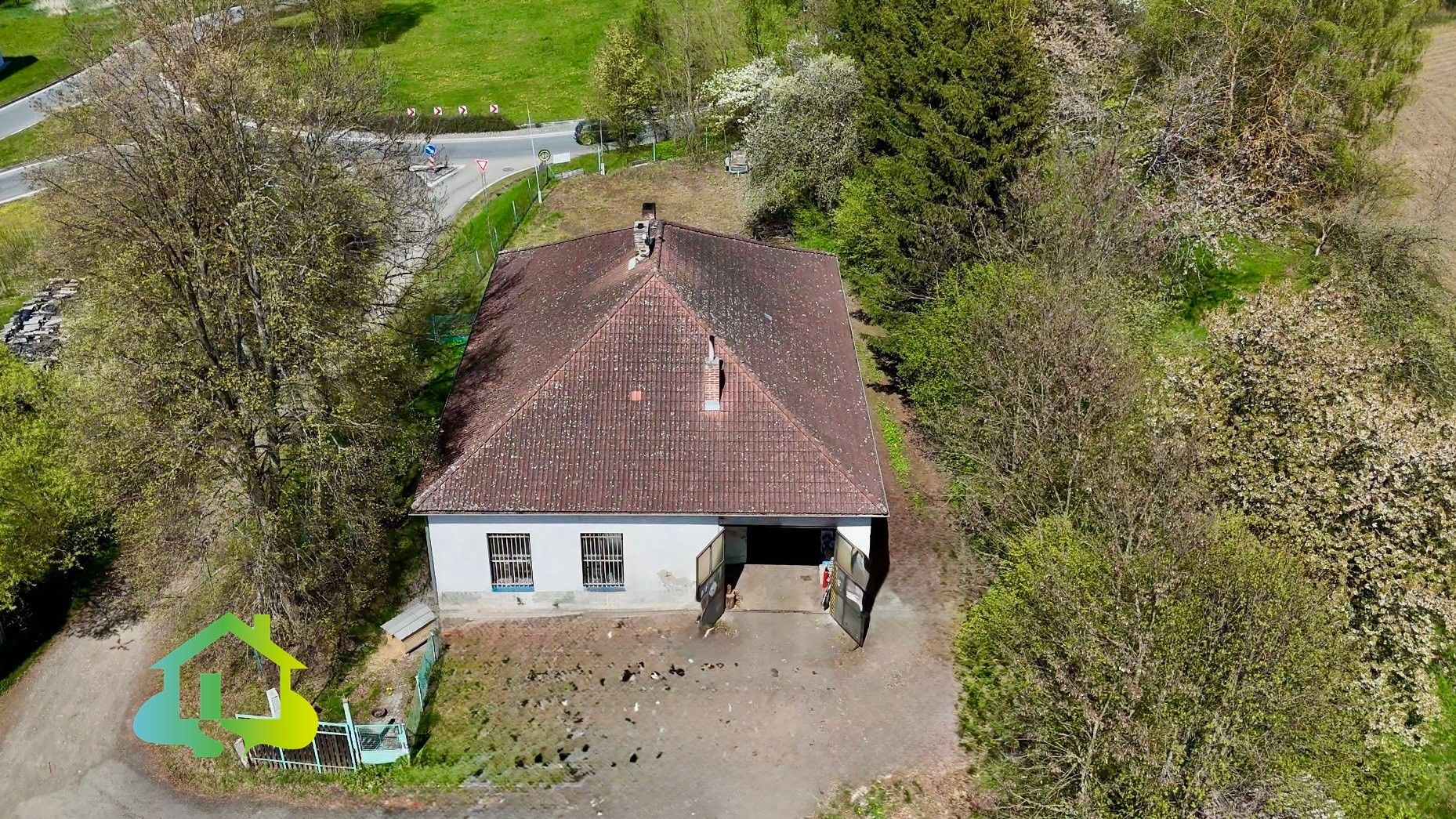 Prodej komerčního prostoru 300 m² - foto 2