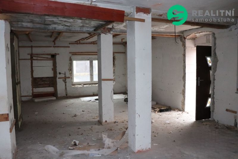 Prodej komerčního prostoru 700 m² - foto 8