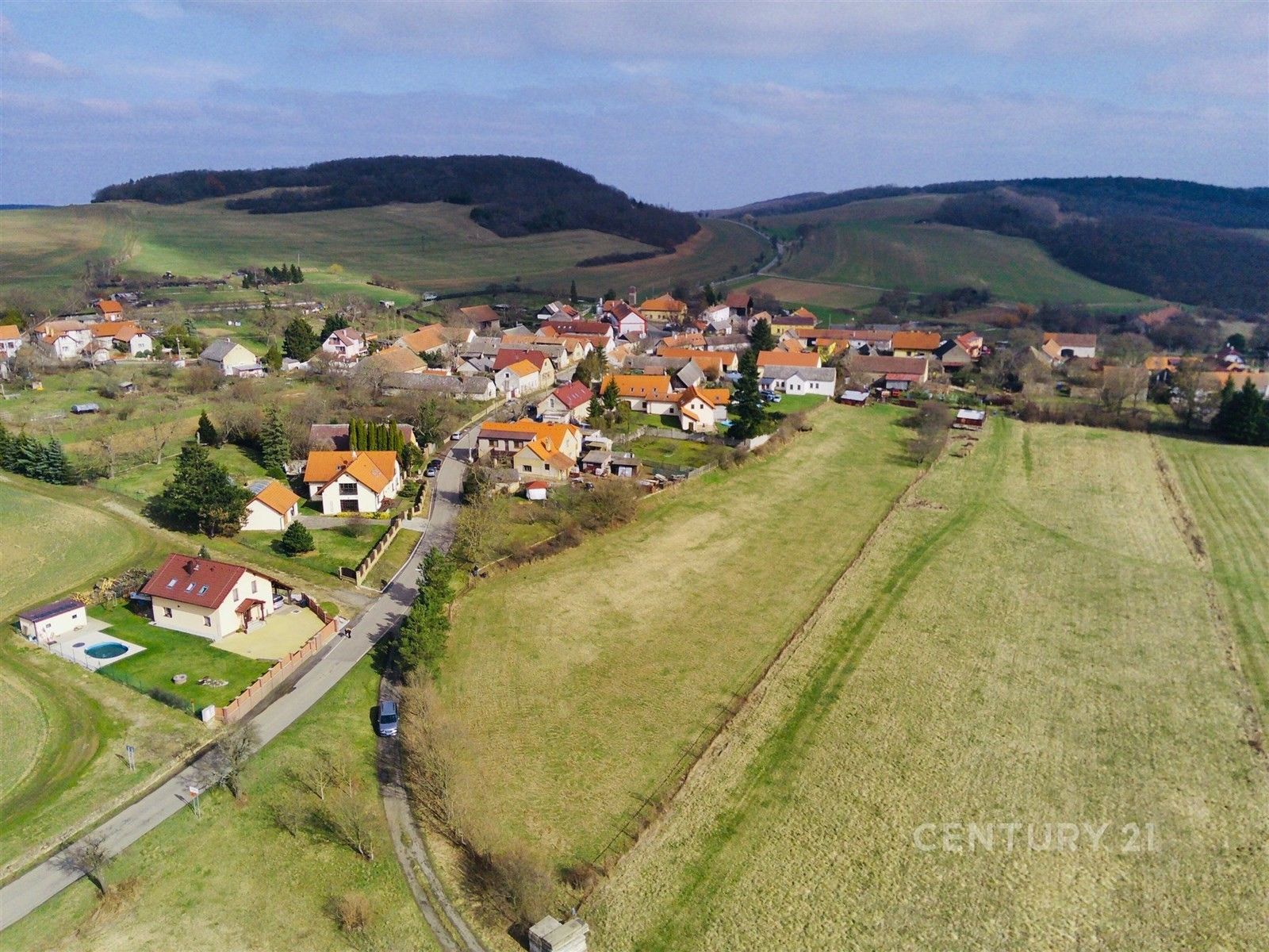 Prodej pozemku 10549 m² - foto 1