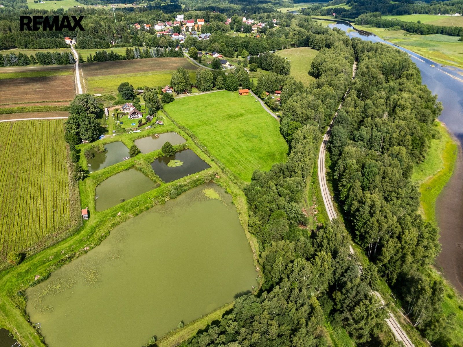 Prodej nemovitosti 9752 m² - foto 8