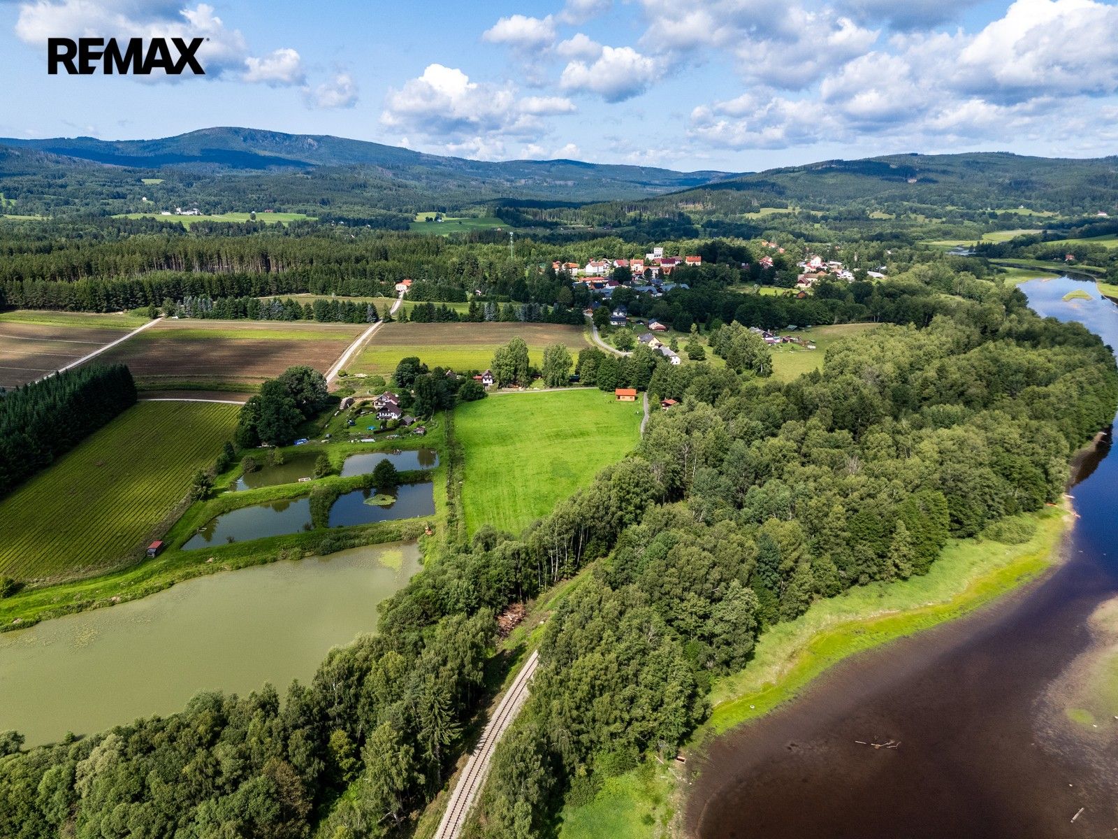 Prodej nemovitosti 9752 m² - foto 12