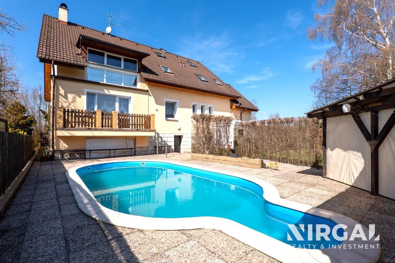 Prodej nemovitosti 320 m² - foto 1