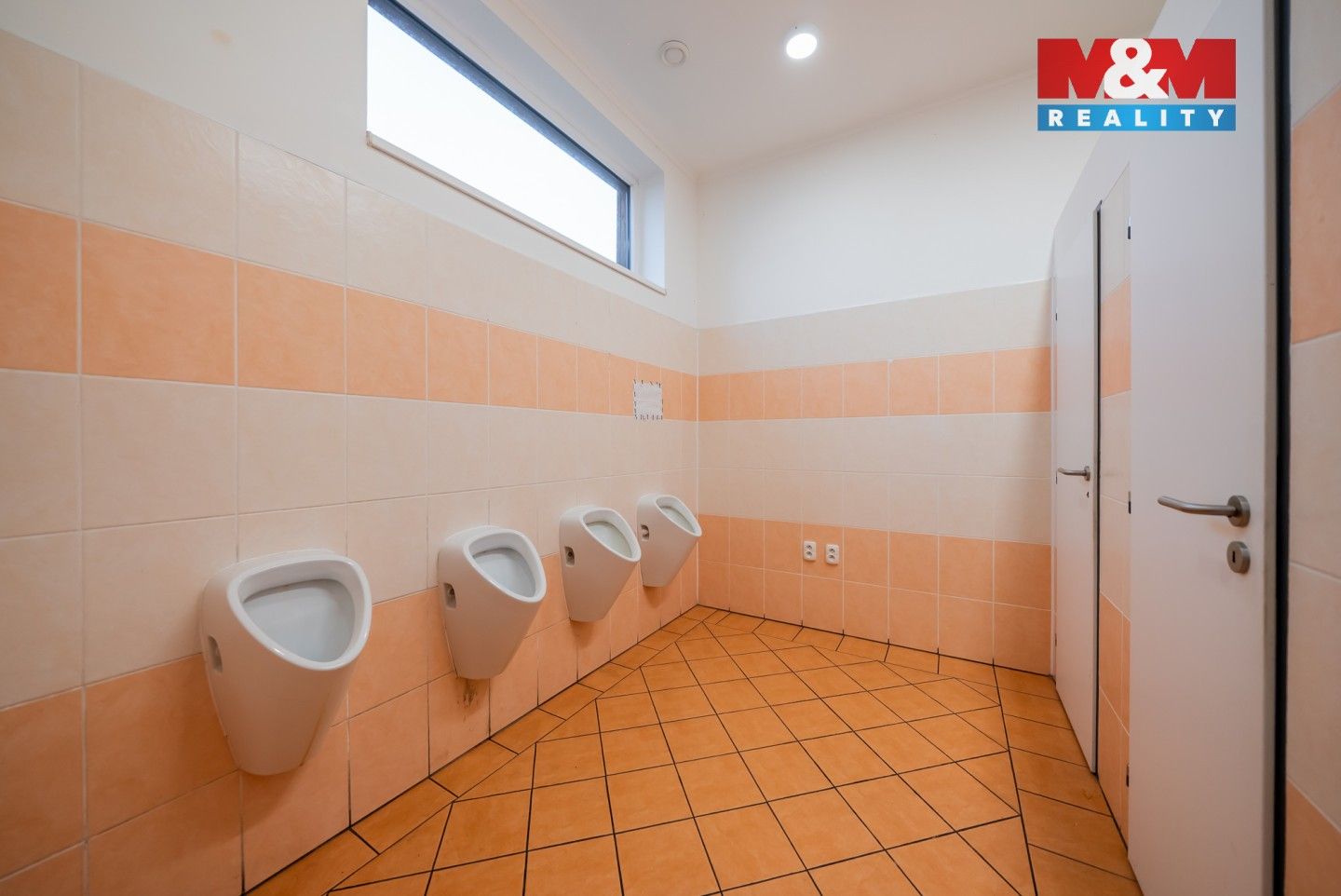Prodej komerčního prostoru 600 m² - foto 10
