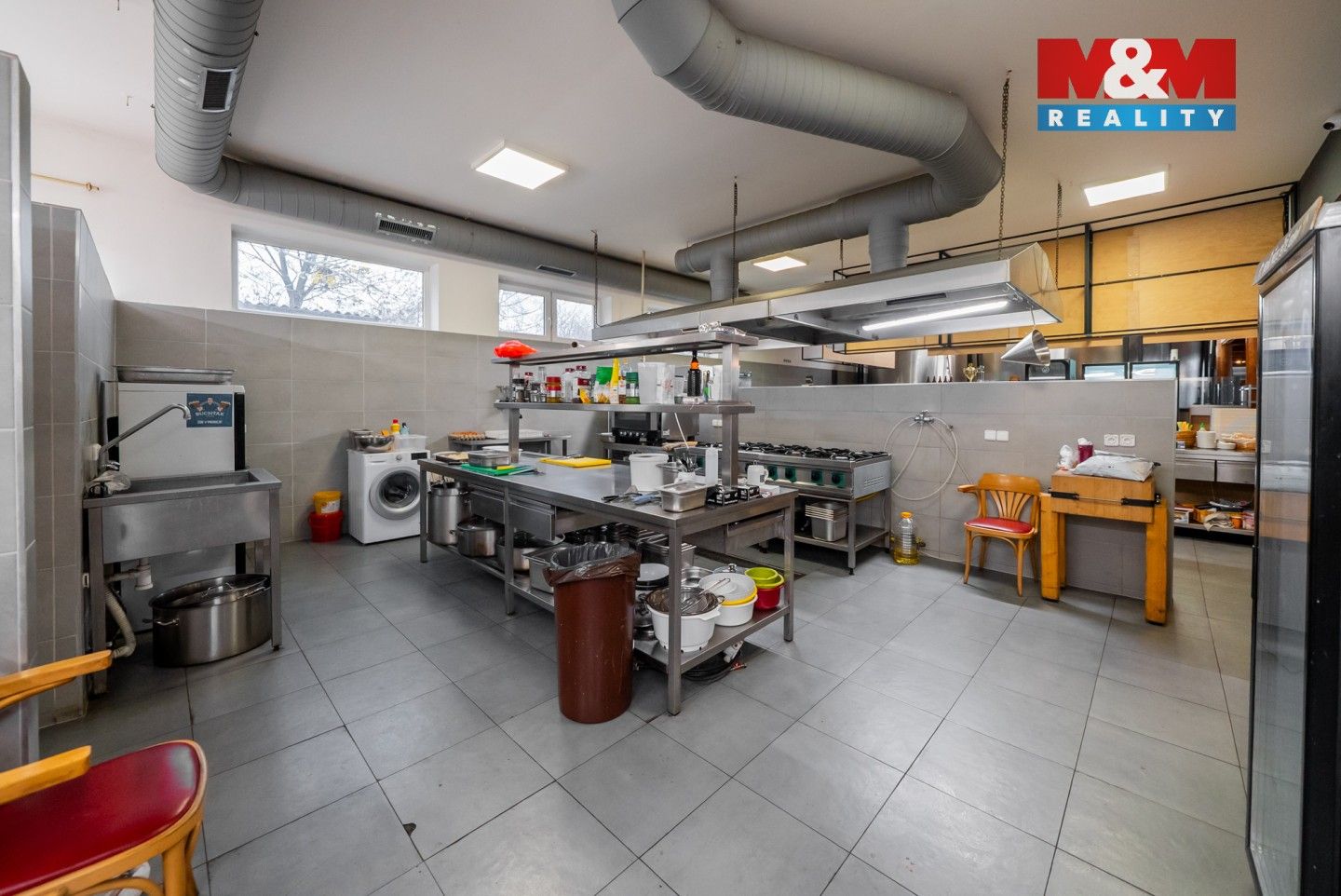 Prodej komerčního prostoru 600 m² - foto 11