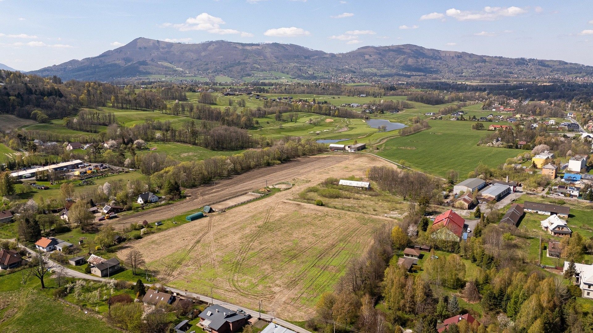 Prodej pozemku 18904 m² - foto 1