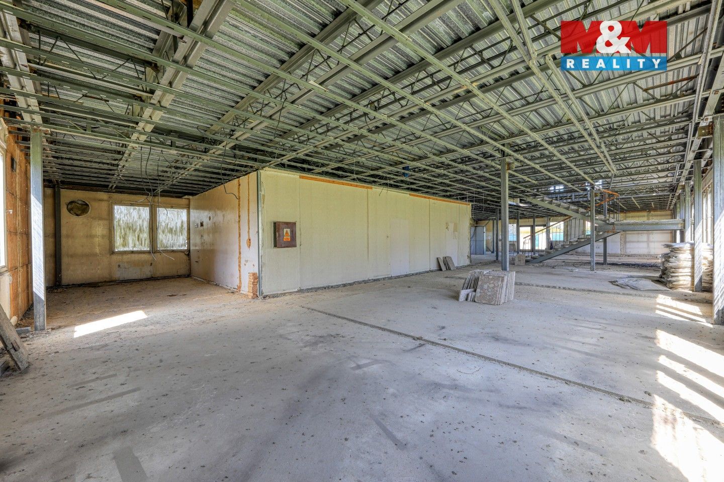 Pronájem komerčního prostoru 700 m² - foto 8