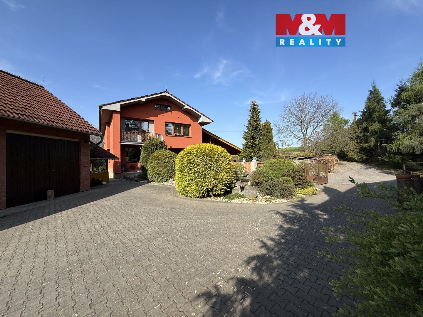 Prodej nemovitosti 214 m² - foto 1