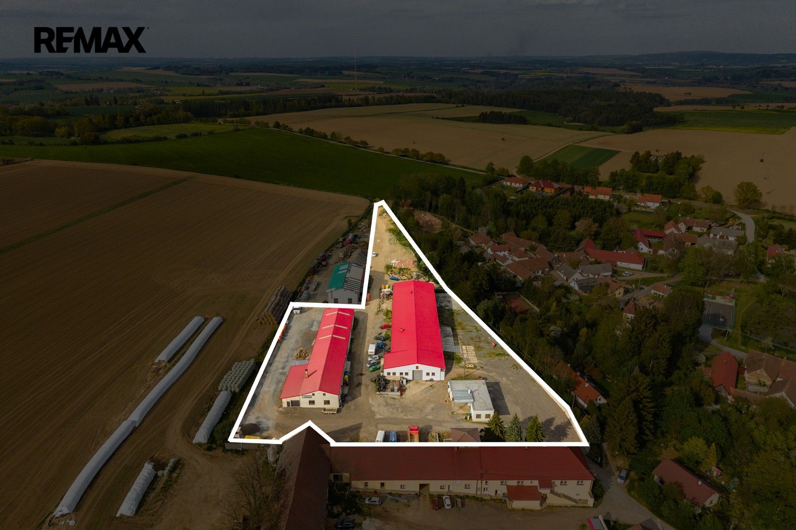Prodej komerčního prostoru 11173 m² - foto 1