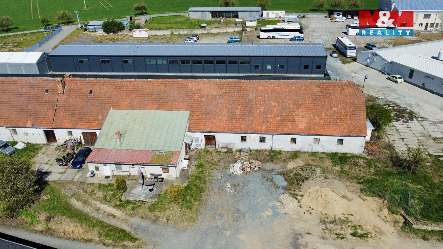 Prodej komerčního prostoru 900 m² - foto 1