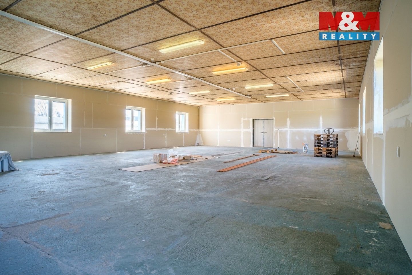 Pronájem komerčního prostoru 1200 m² - foto 3