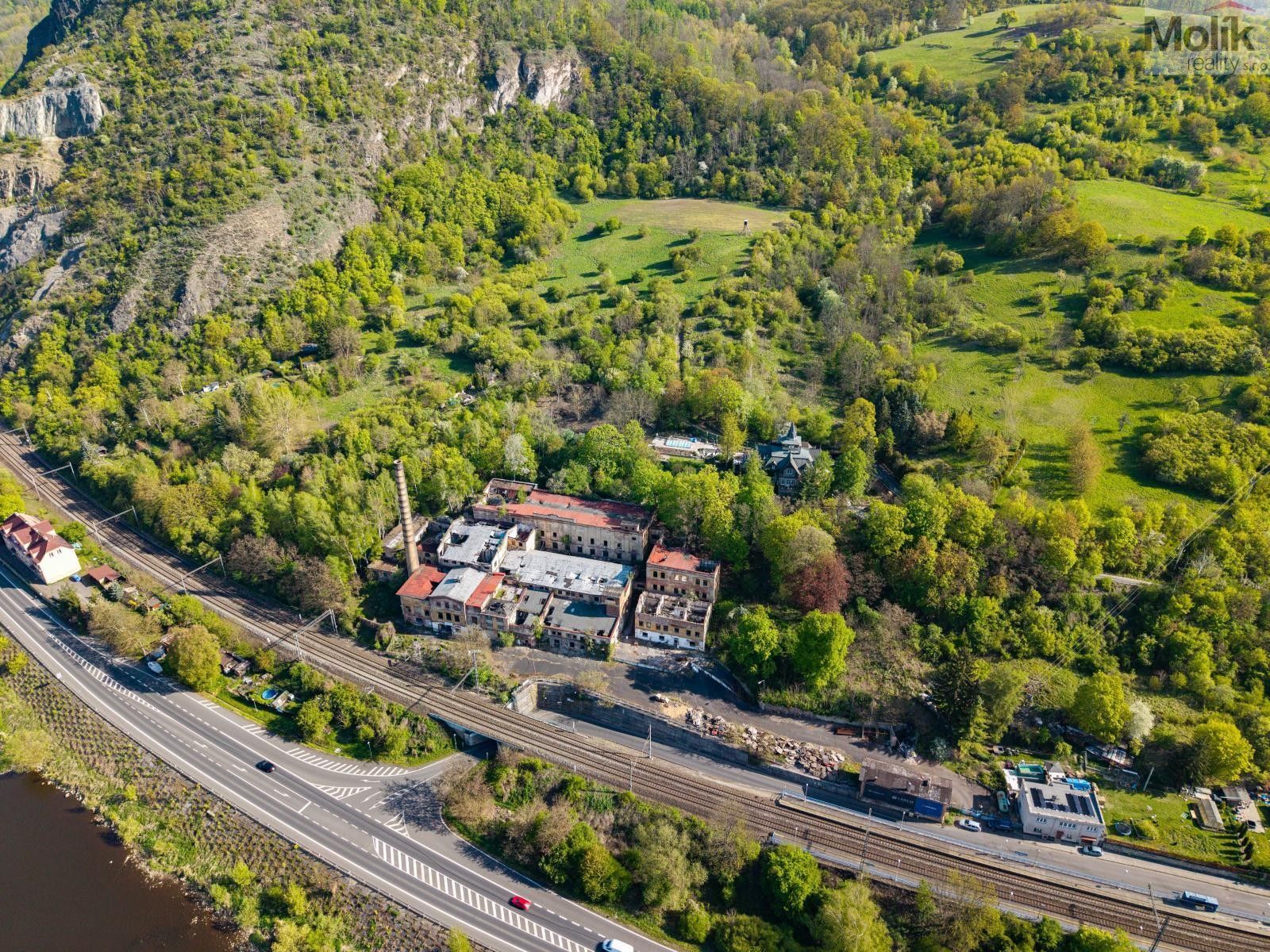 Prodej nemovitosti 35000 m² - foto 4