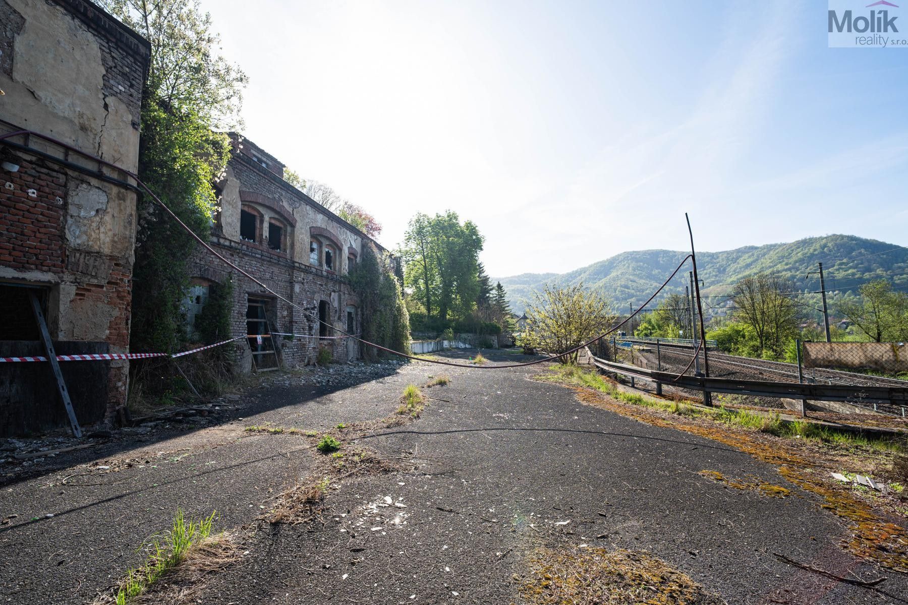 Prodej nemovitosti 35000 m² - foto 12