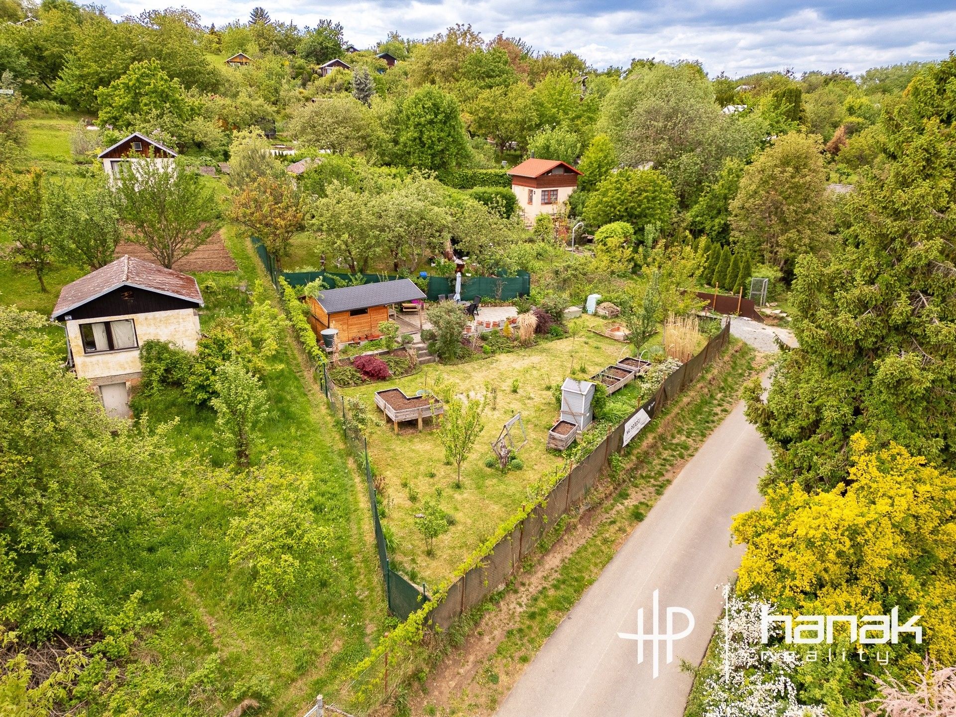 Prodej pozemku 350 m² - foto 1