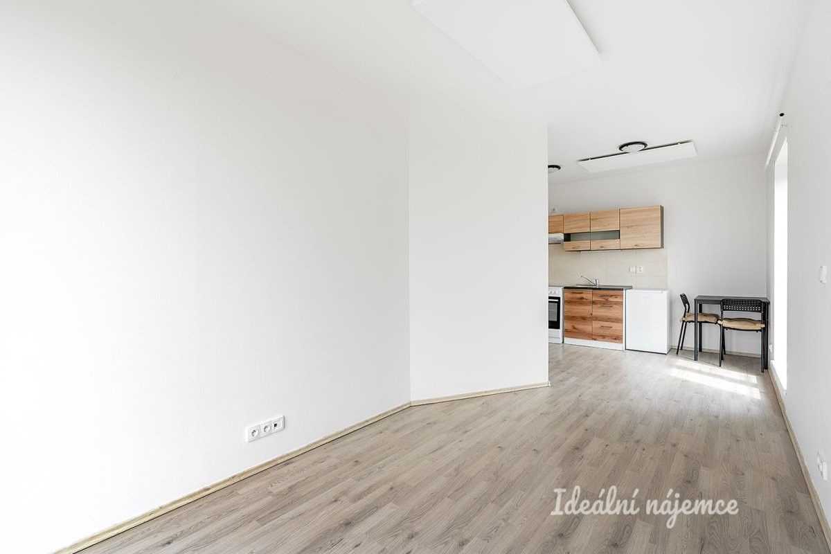 Pronájem bytu 1+kk 23 m² - foto 3