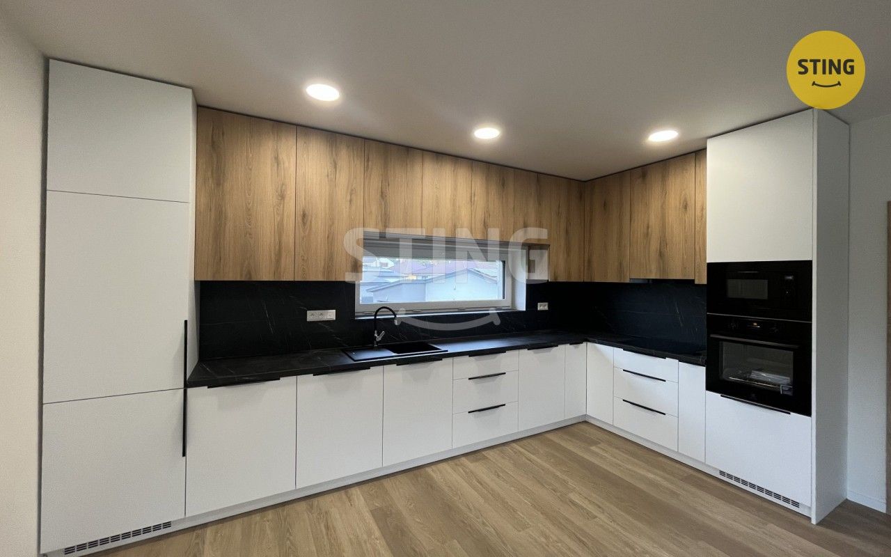 Pronájem bytu 3+kk 79 m² - foto 1