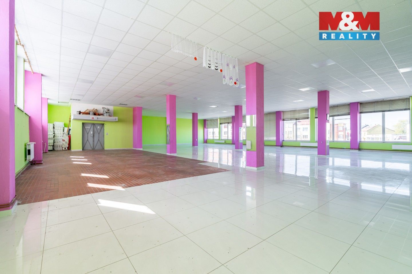 Prodej komerčního prostoru 1200 m² - foto 10