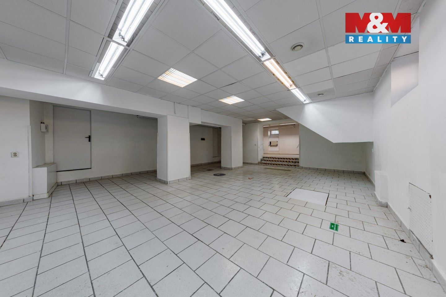 Prodej komerčního prostoru 147 m² - foto 4