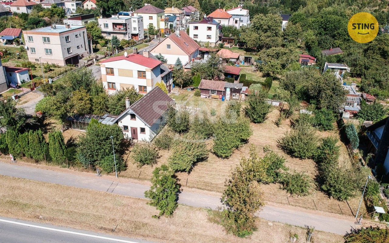 Prodej pozemku 698 m² - foto 1