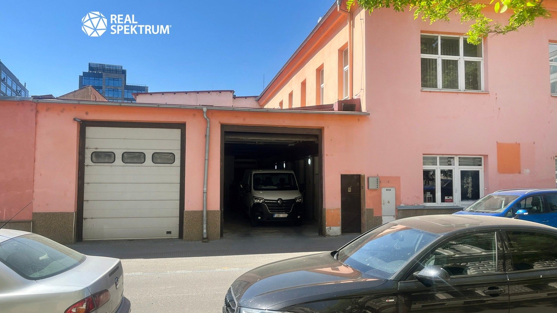 Pronájem komerčního prostoru 698 m² - foto 3
