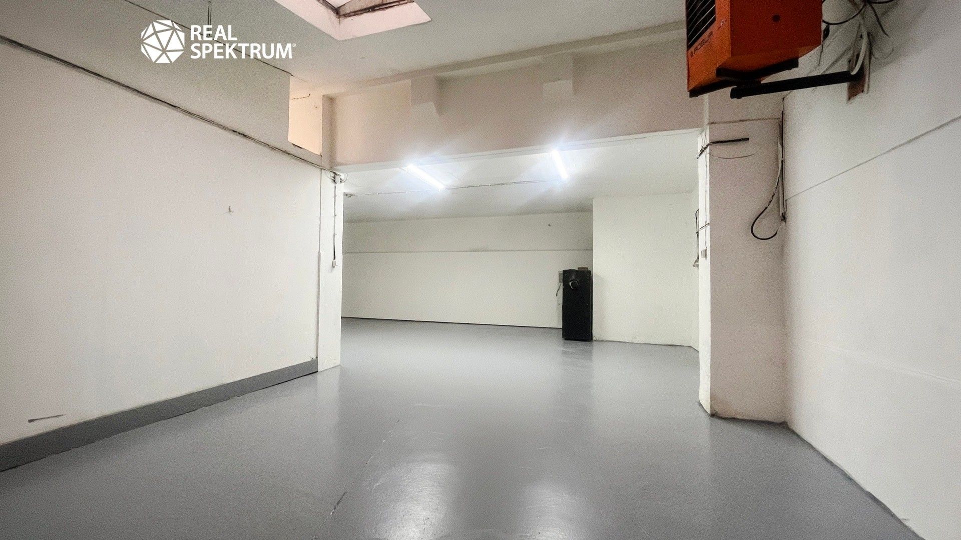 Pronájem komerčního prostoru 698 m² - foto 2