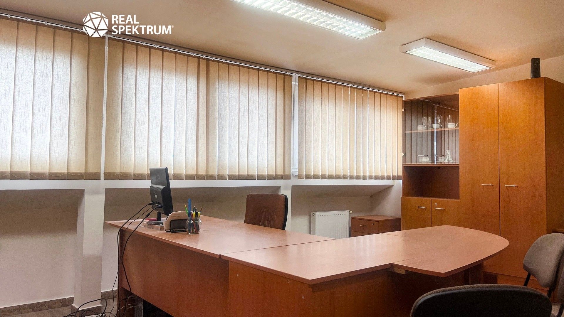 Pronájem komerčního prostoru 698 m² - foto 4
