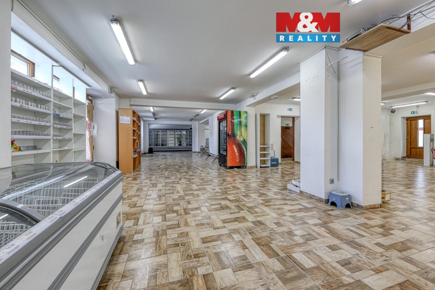 Pronájem komerčního prostoru 220 m² - foto 1
