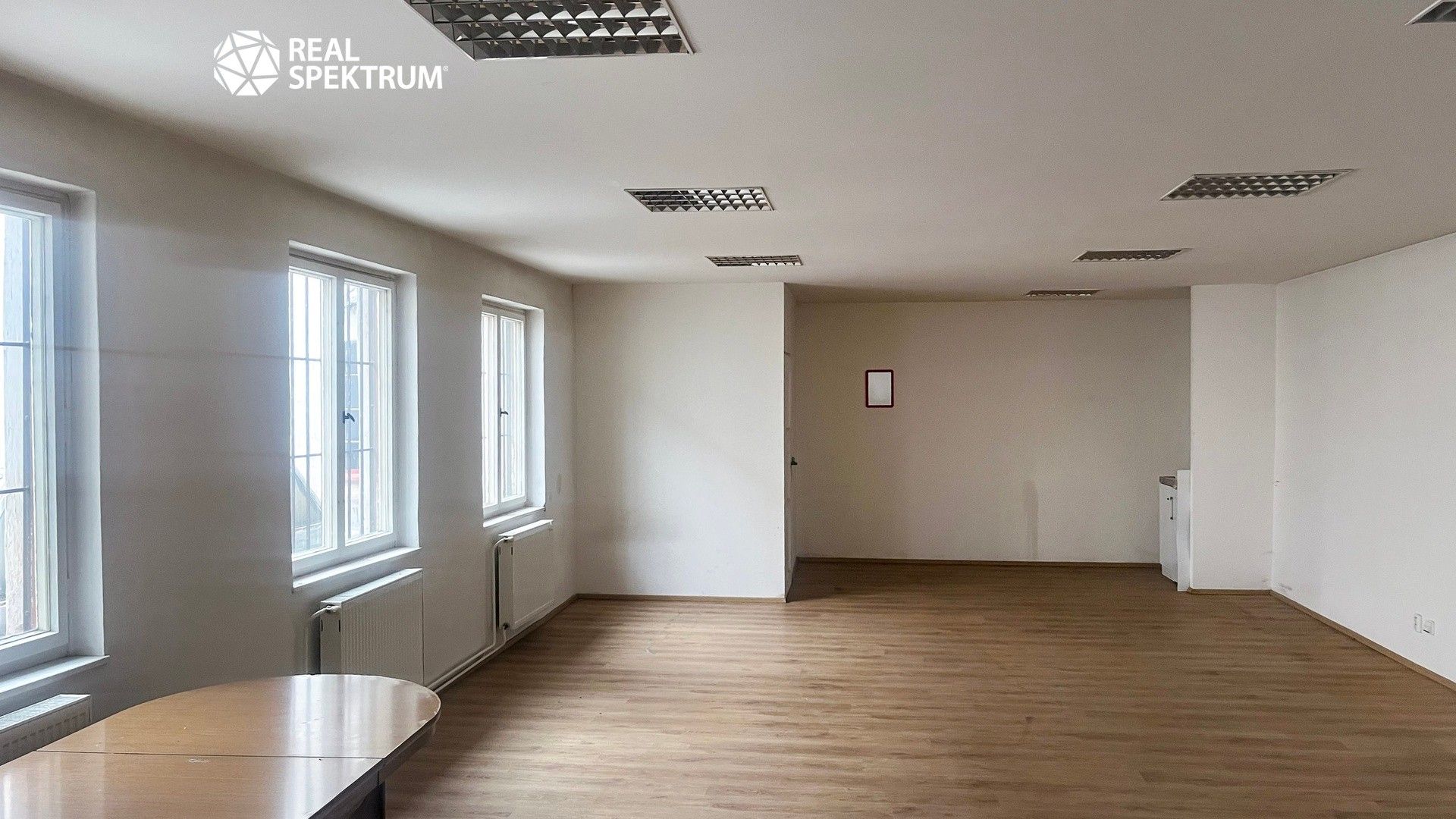 Pronájem komerčního prostoru 698 m² - foto 11