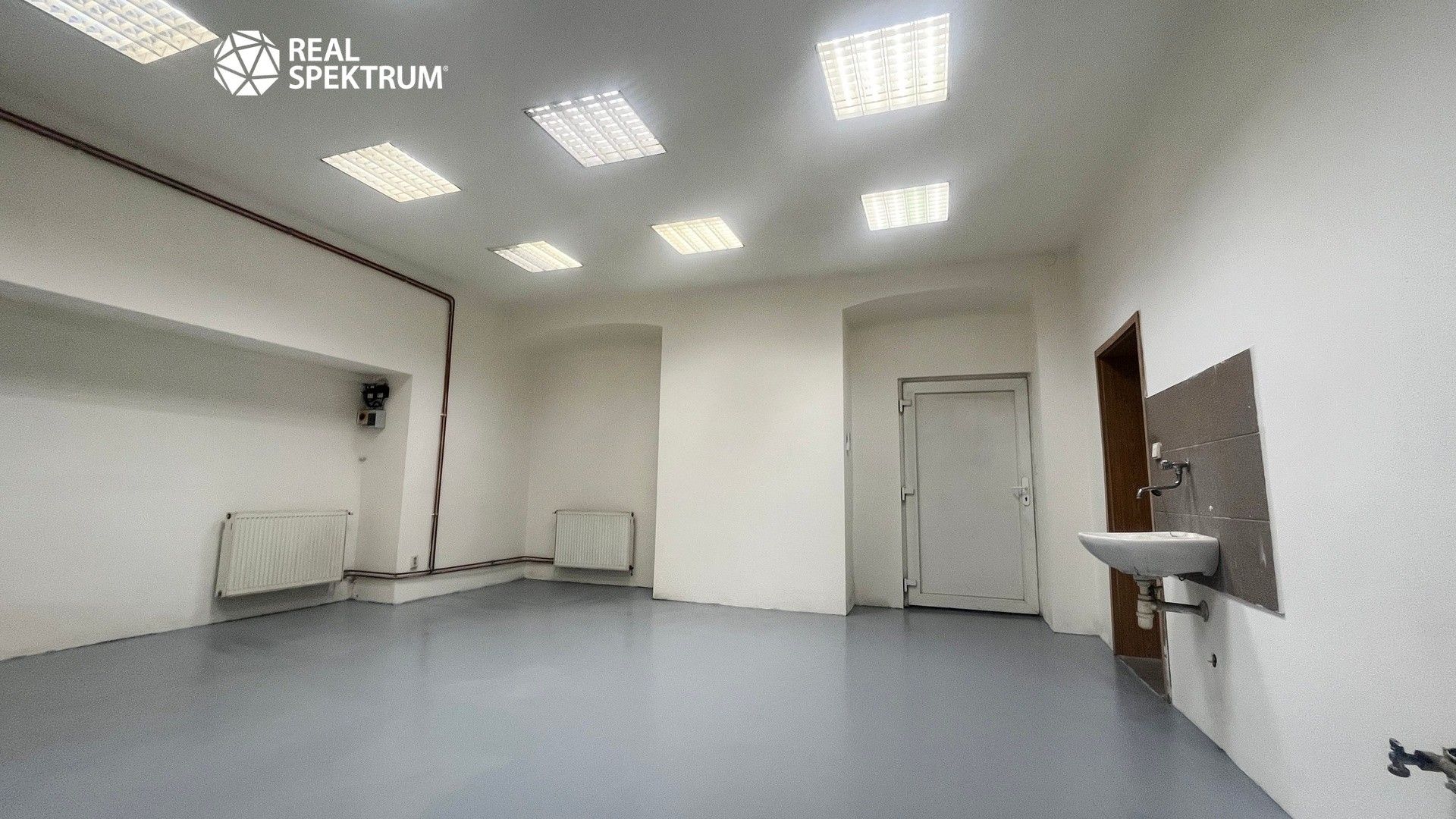 Pronájem komerčního prostoru 698 m² - foto 9