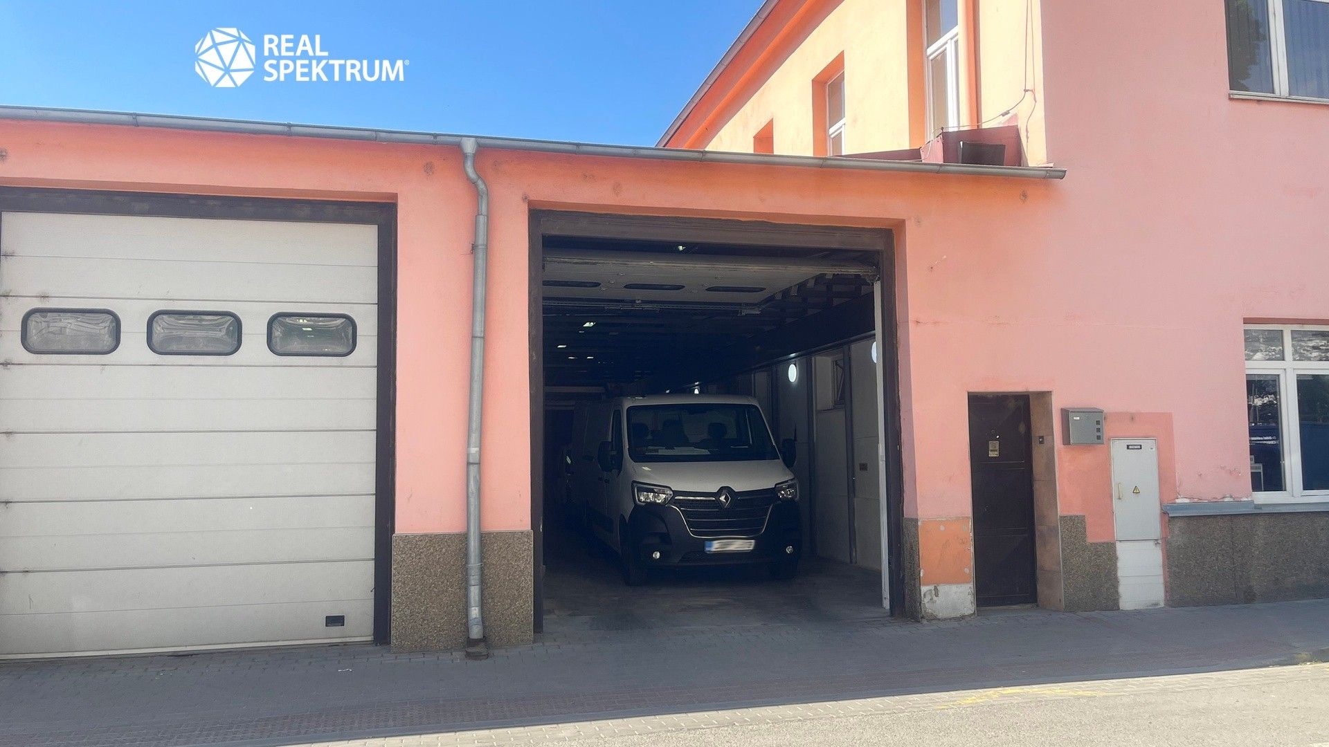 Pronájem komerčního prostoru 698 m² - foto 16
