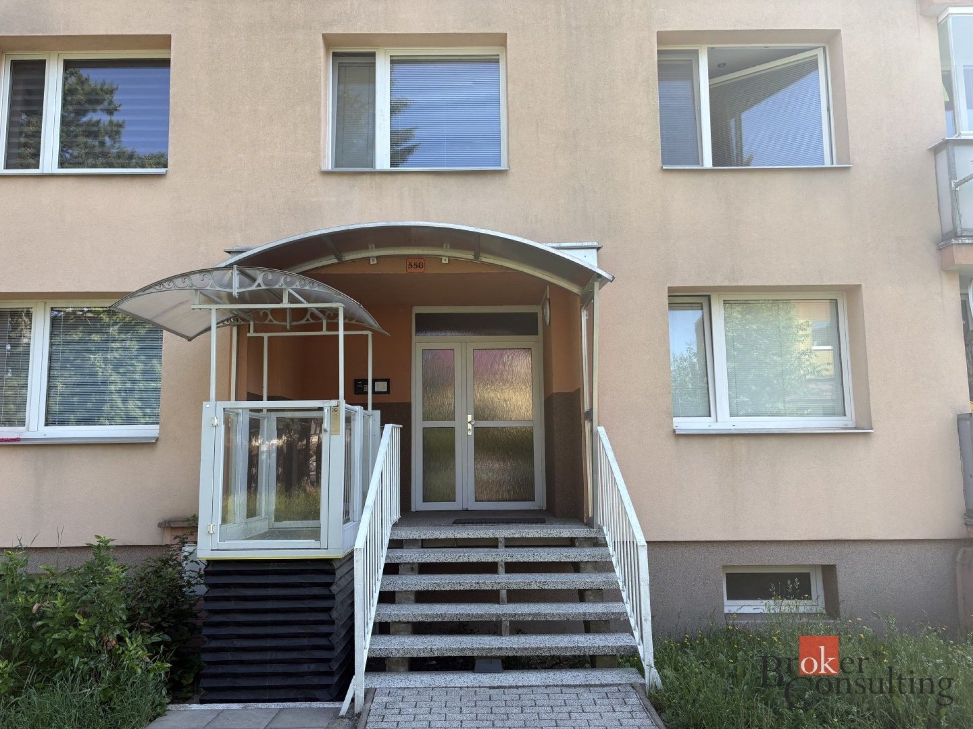 Pronájem bytu 1+1 38 m² - foto 3