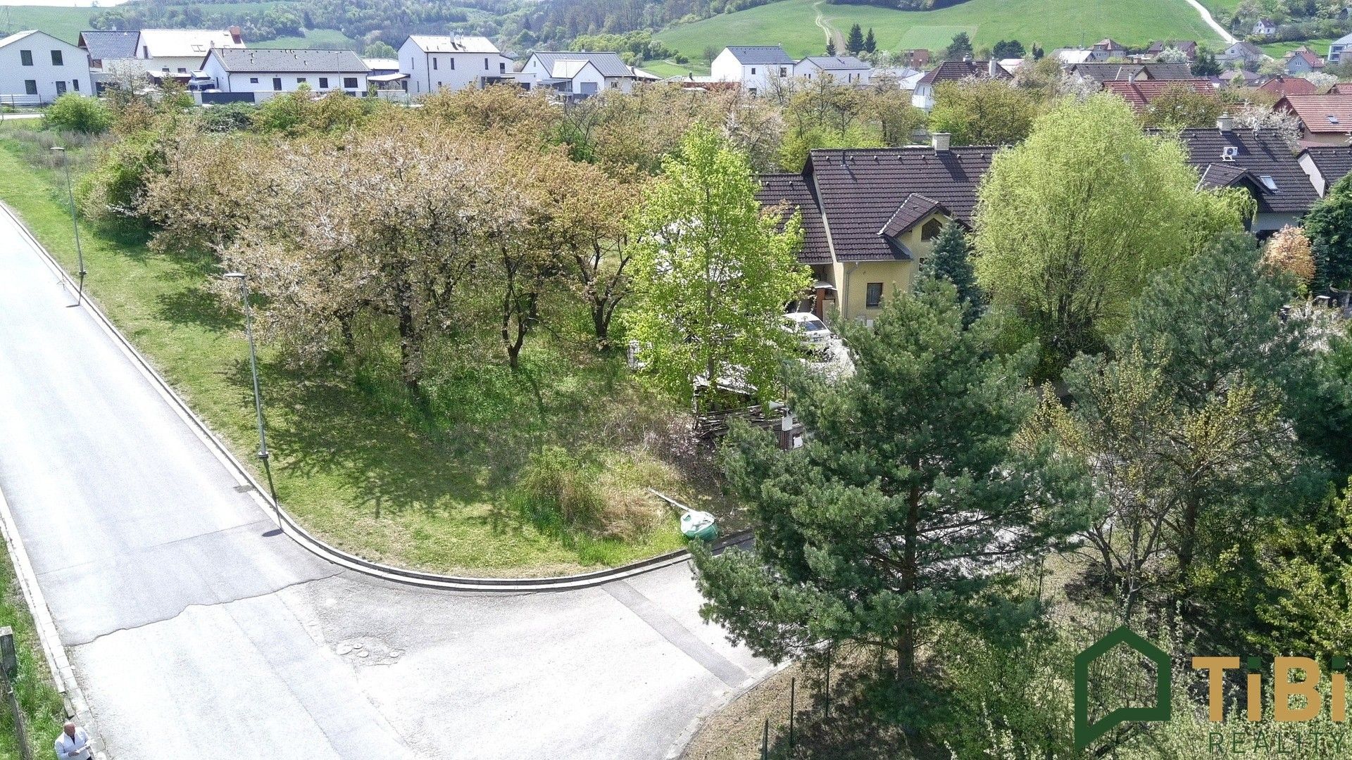 Prodej pozemku 767 m² - foto 1