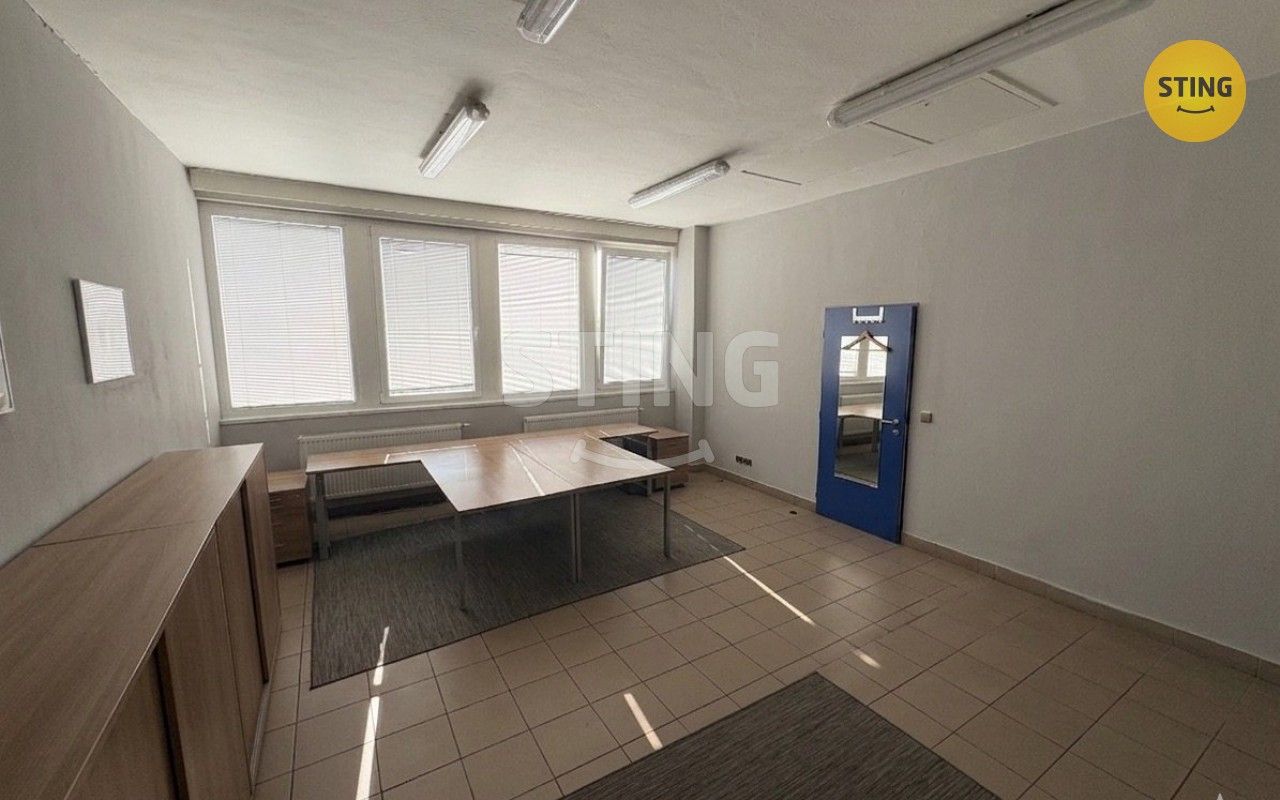 Pronájem komerčního prostoru 67 m² - foto 4