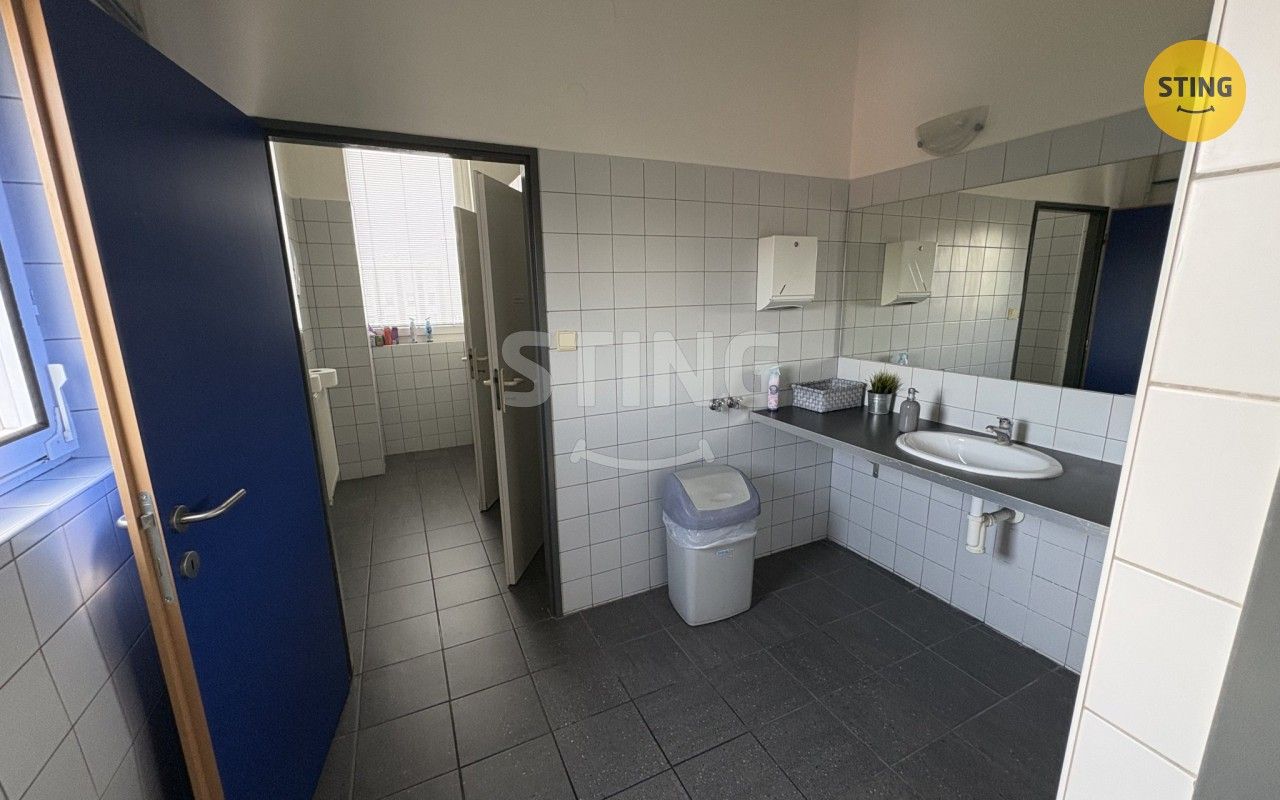 Pronájem komerčního prostoru 67 m² - foto 12