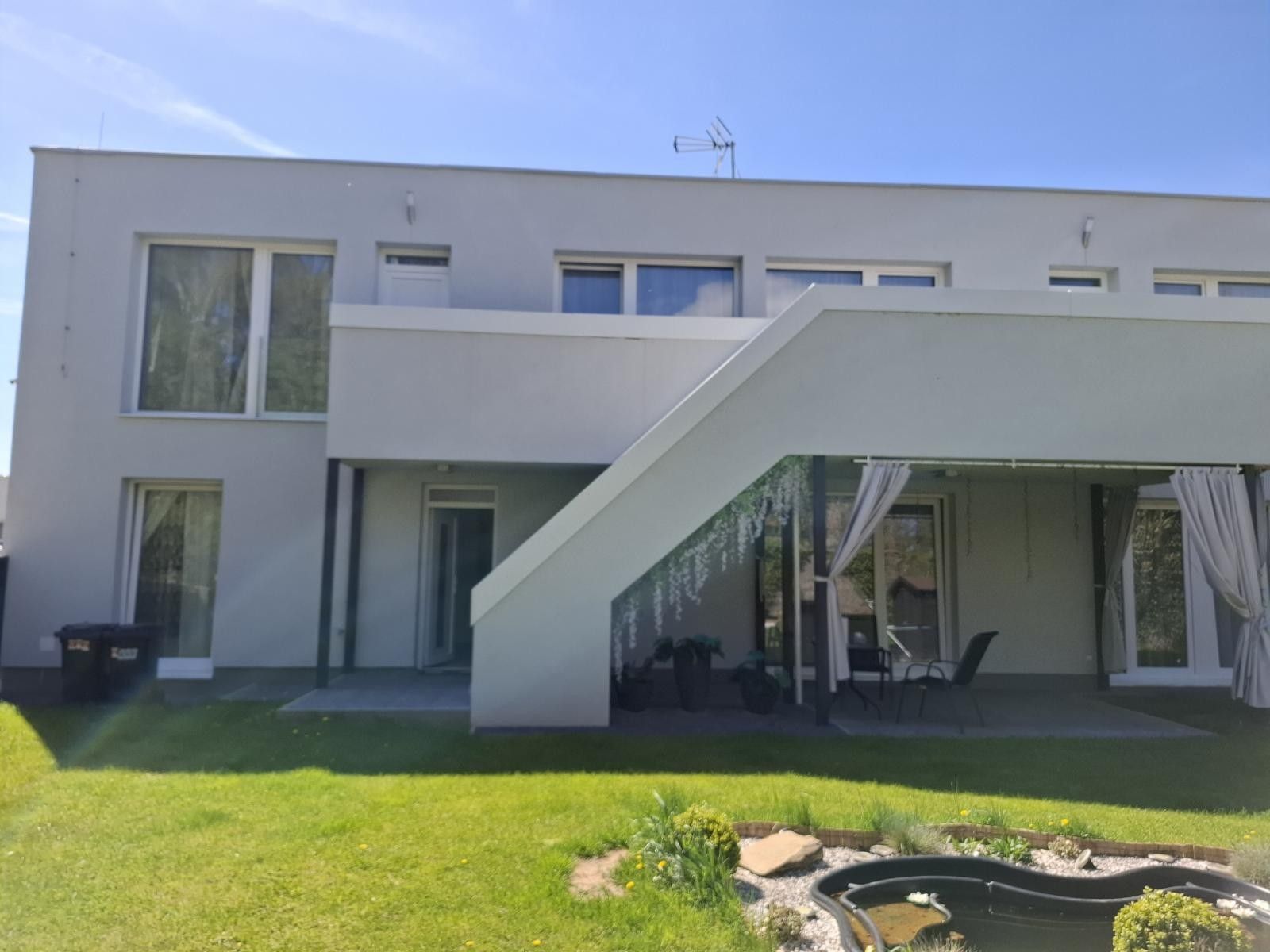 Prodej nemovitosti 240 m² - foto 1
