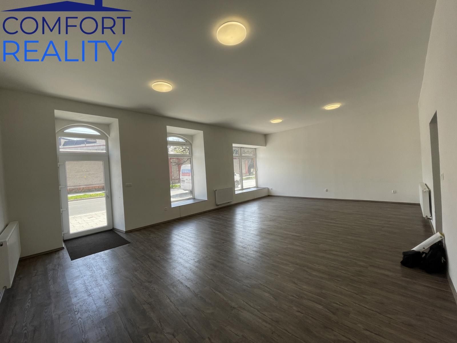 Pronájem komerčního prostoru 220 m² - foto 2