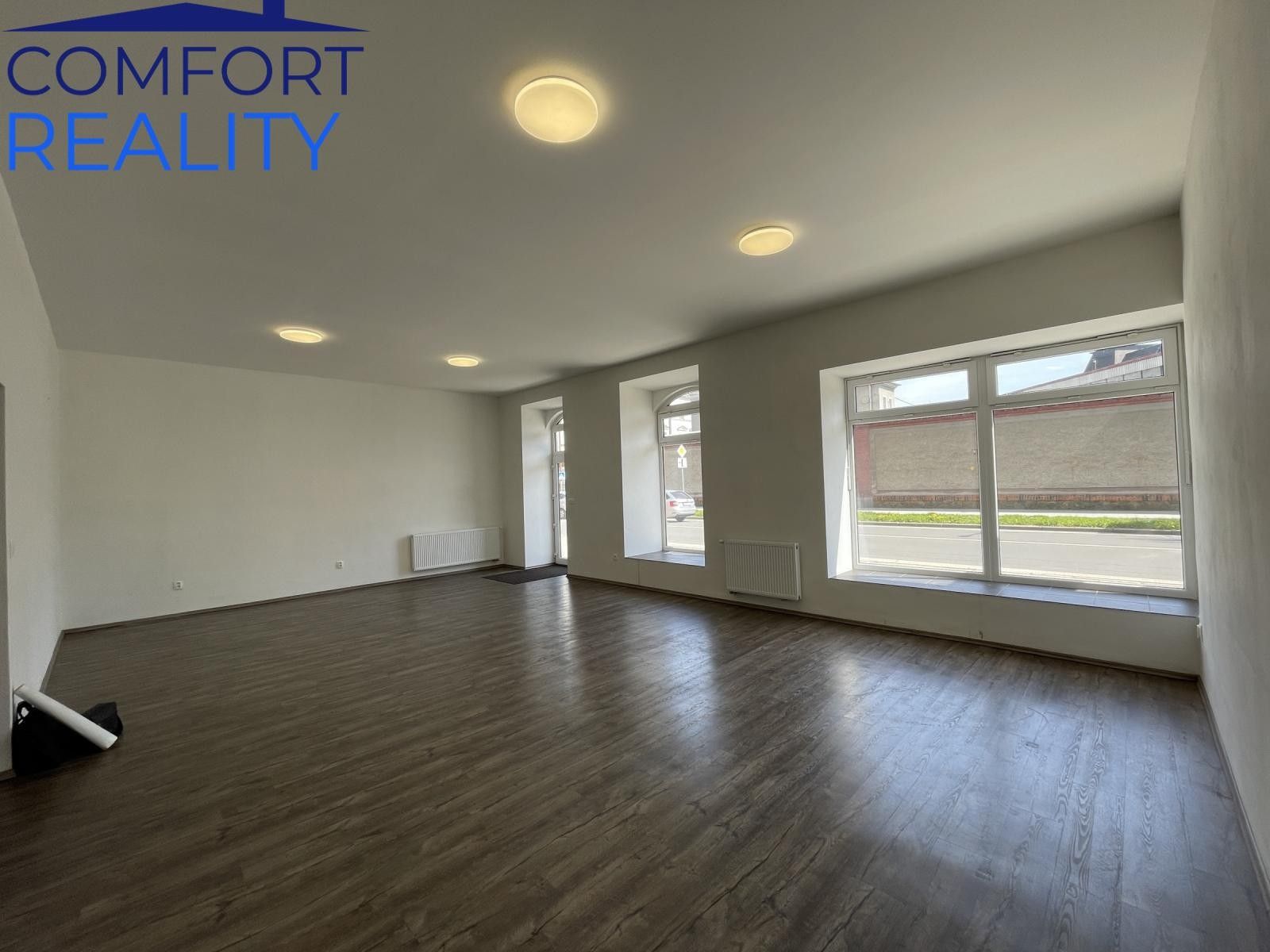 Pronájem komerčního prostoru 220 m² - foto 3